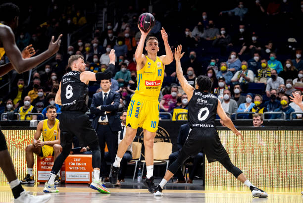 也在防守上 也在防守上